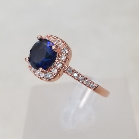 18k Sapphire Ring - Picture 3 of 8
